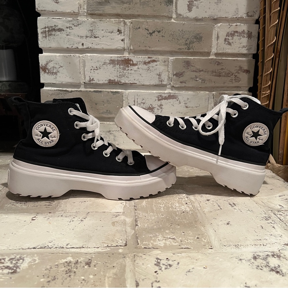 Converse All Star Chuck Taylor Lugged Lift Platform High-Top shoe. Size 4
